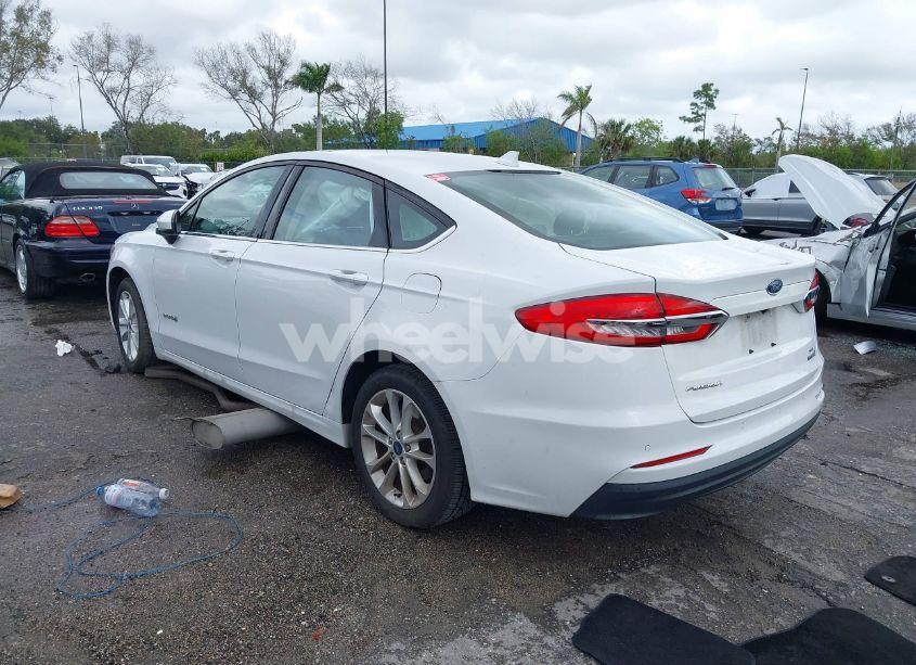 Photo 3 of 2019 Ford Fusion HYBRID SE (VIN 3FA6P0LU8KR167610)