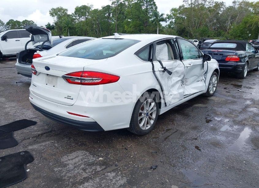 Photo 4 of 2019 Ford Fusion HYBRID SE (VIN 3FA6P0LU8KR167610)