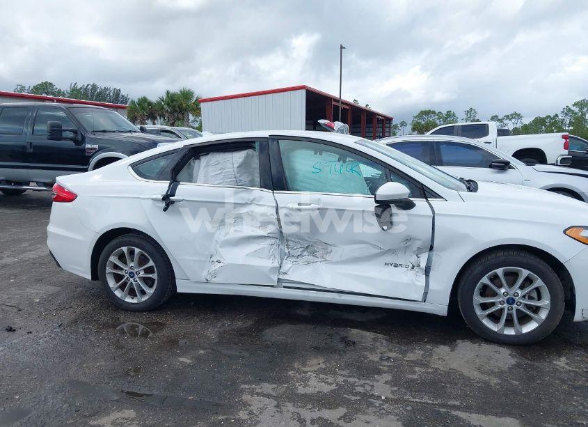 Photo 6 of 2019 Ford Fusion HYBRID SE (VIN 3FA6P0LU8KR167610)