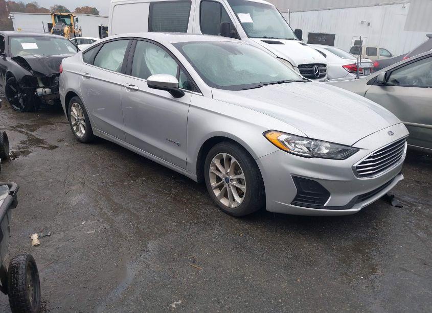 2019 Ford Fusion HYBRID SE (VIN 3FA6P0LU8KR180566) main photo