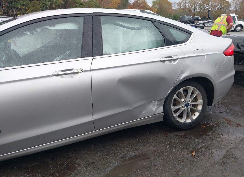 Photo 6 of 2019 Ford Fusion HYBRID SE (VIN 3FA6P0LU8KR180566)
