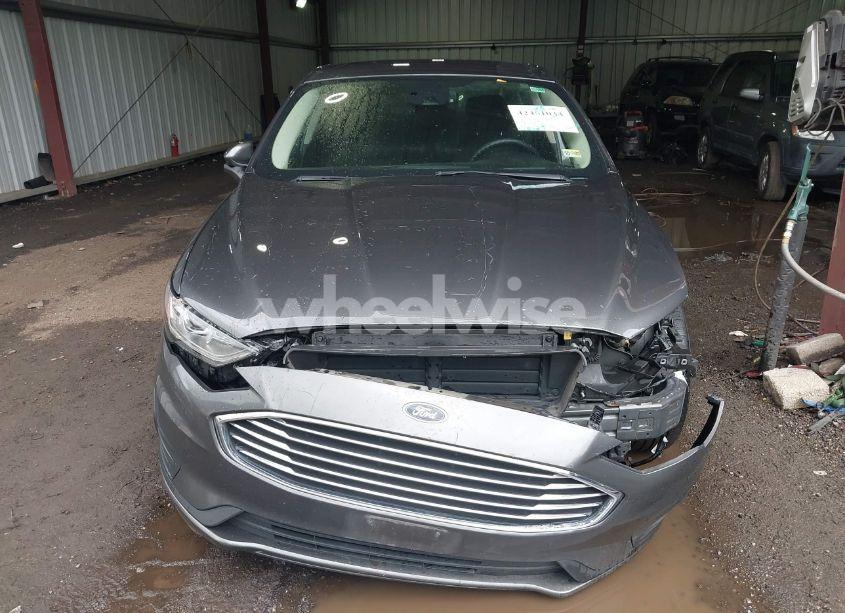 Photo 13 of 2019 Ford Fusion HYBRID SE (VIN 3FA6P0LU8KR205563)