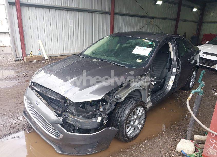 Photo 2 of 2019 Ford Fusion HYBRID SE (VIN 3FA6P0LU8KR205563)
