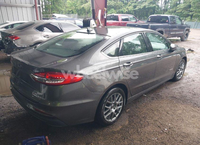 Photo 4 of 2019 Ford Fusion HYBRID SE (VIN 3FA6P0LU8KR205563)