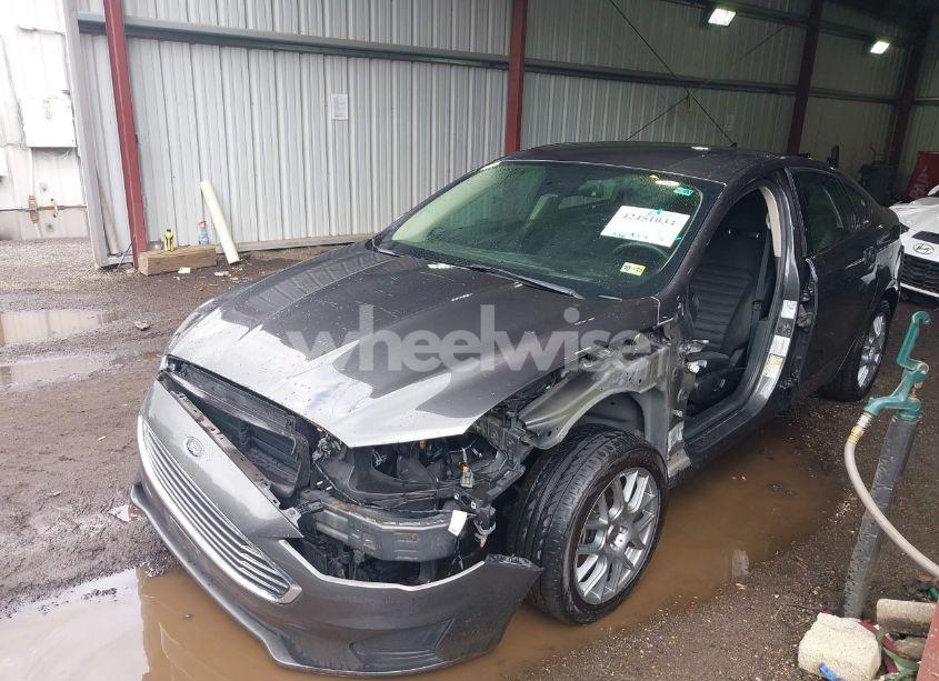 Photo 6 of 2019 Ford Fusion HYBRID SE (VIN 3FA6P0LU8KR205563)