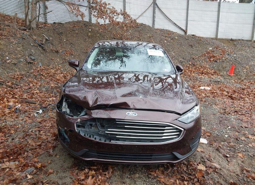 Photo 13 of 2019 Ford Fusion HYBRID SE (VIN 3FA6P0LU8KR211136)