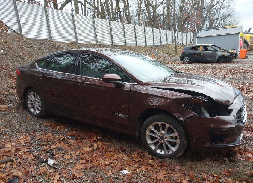 Photo 14 of 2019 Ford Fusion HYBRID SE (VIN 3FA6P0LU8KR211136)