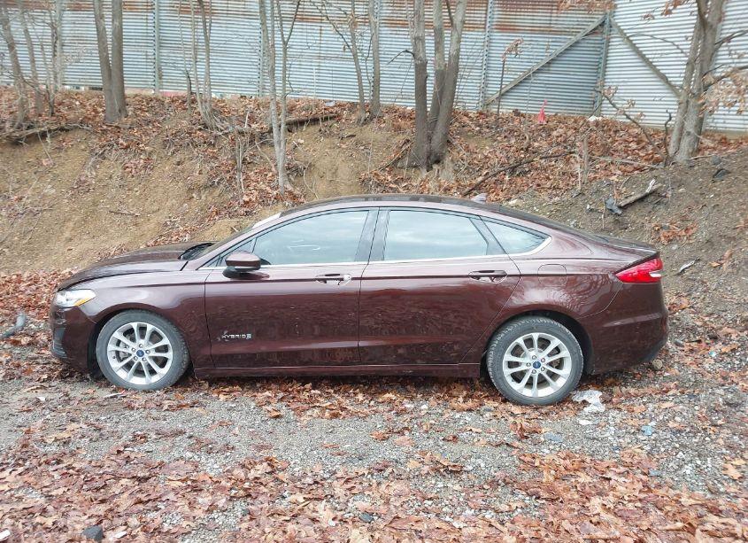 Photo 15 of 2019 Ford Fusion HYBRID SE (VIN 3FA6P0LU8KR211136)