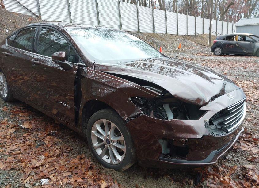 Photo 22 of 2019 Ford Fusion HYBRID SE (VIN 3FA6P0LU8KR211136)