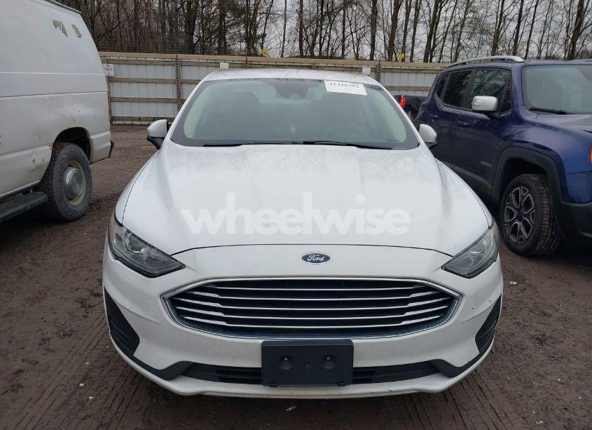 Photo 12 of 2019 Ford Fusion HYBRID SE (VIN 3FA6P0LU8KR220192)