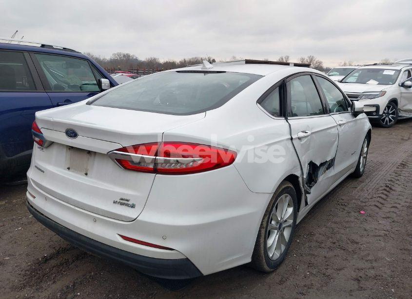 Photo 4 of 2019 Ford Fusion HYBRID SE (VIN 3FA6P0LU8KR220192)
