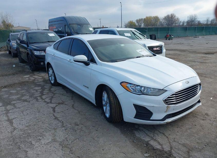 2019 Ford Fusion HYBRID SE (VIN 3FA6P0LU8KR222797) main photo