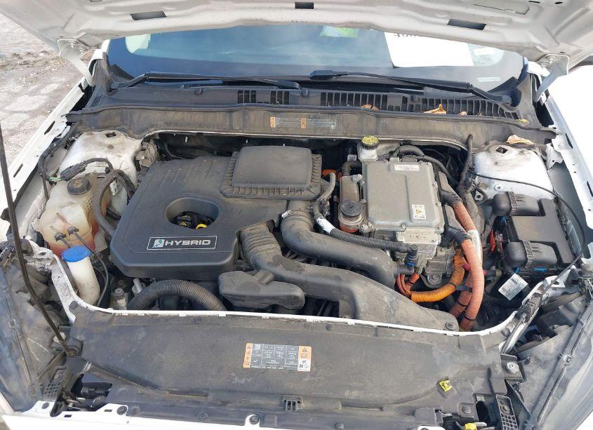 Photo 10 of 2019 Ford Fusion HYBRID SE (VIN 3FA6P0LU8KR222797)