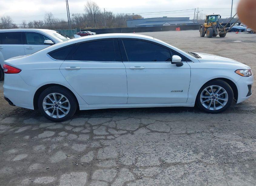 Photo 13 of 2019 Ford Fusion HYBRID SE (VIN 3FA6P0LU8KR222797)