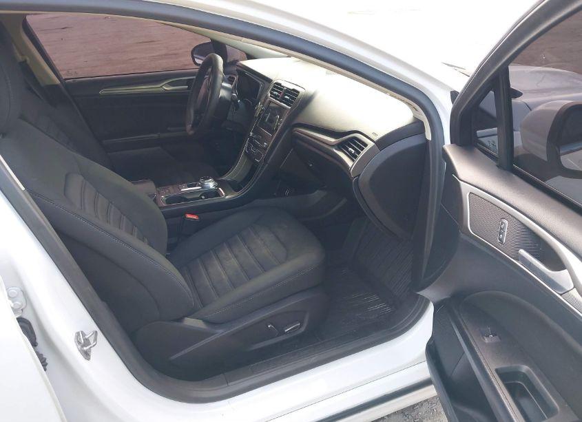 Photo 5 of 2019 Ford Fusion HYBRID SE (VIN 3FA6P0LU8KR222797)