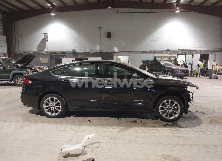 Photo 14 of 2019 Ford Fusion HYBRID SE (VIN 3FA6P0LU8KR266833)