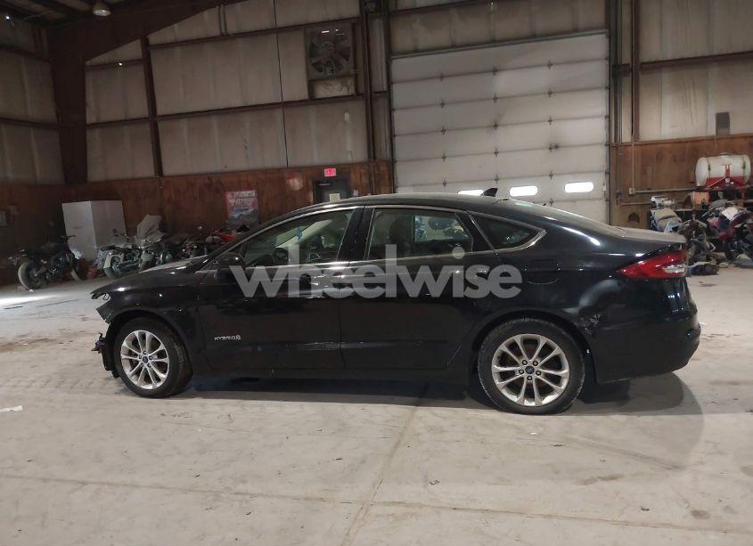 Photo 15 of 2019 Ford Fusion HYBRID SE (VIN 3FA6P0LU8KR266833)