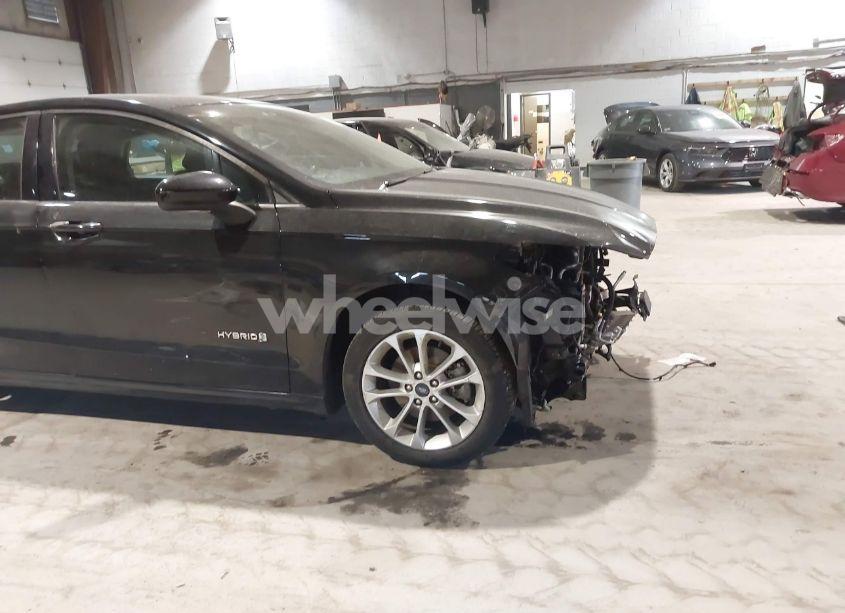 Photo 18 of 2019 Ford Fusion HYBRID SE (VIN 3FA6P0LU8KR266833)