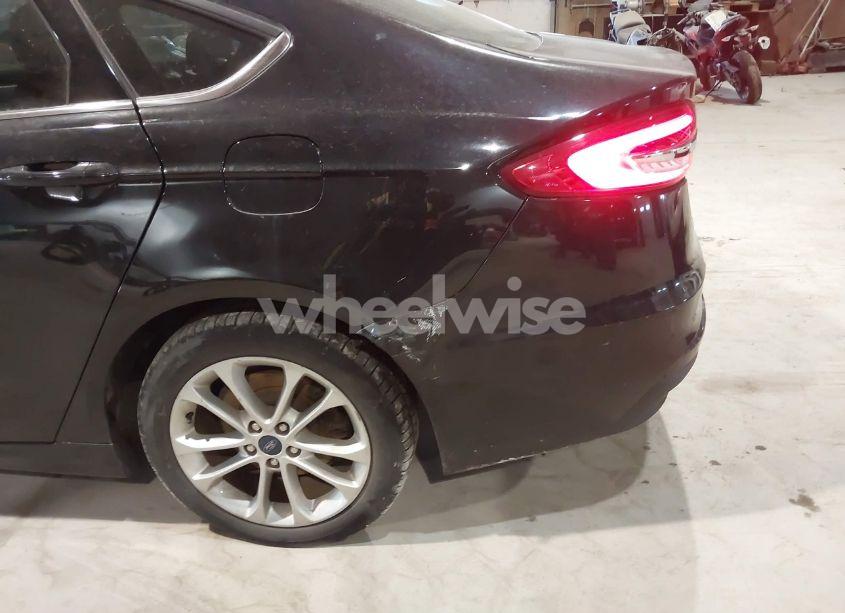 Photo 20 of 2019 Ford Fusion HYBRID SE (VIN 3FA6P0LU8KR266833)