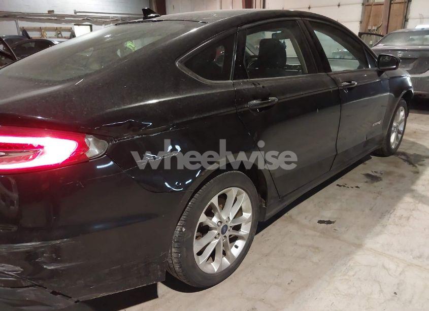 Photo 21 of 2019 Ford Fusion HYBRID SE (VIN 3FA6P0LU8KR266833)