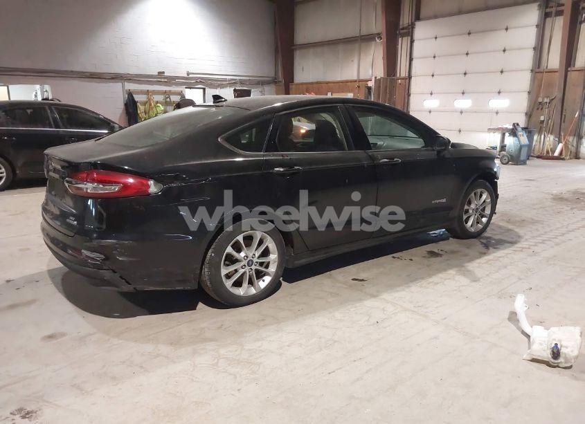 Photo 4 of 2019 Ford Fusion HYBRID SE (VIN 3FA6P0LU8KR266833)