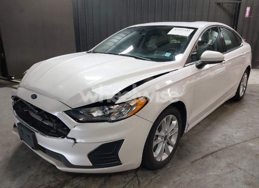 Photo 2 of 2020 Ford Fusion HYBRID SE (VIN 3FA6P0LU8LR142370)