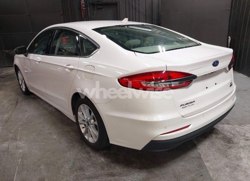 Photo 3 of 2020 Ford Fusion HYBRID SE (VIN 3FA6P0LU8LR142370)