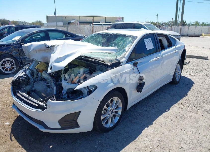 Photo 2 of 2020 Ford Fusion HYBRID SE (VIN 3FA6P0LU8LR266686)