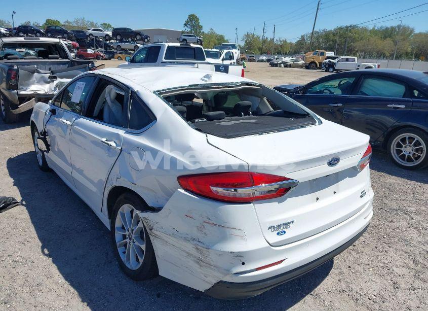 Photo 3 of 2020 Ford Fusion HYBRID SE (VIN 3FA6P0LU8LR266686)