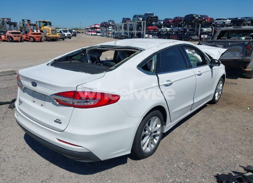Photo 4 of 2020 Ford Fusion HYBRID SE (VIN 3FA6P0LU8LR266686)