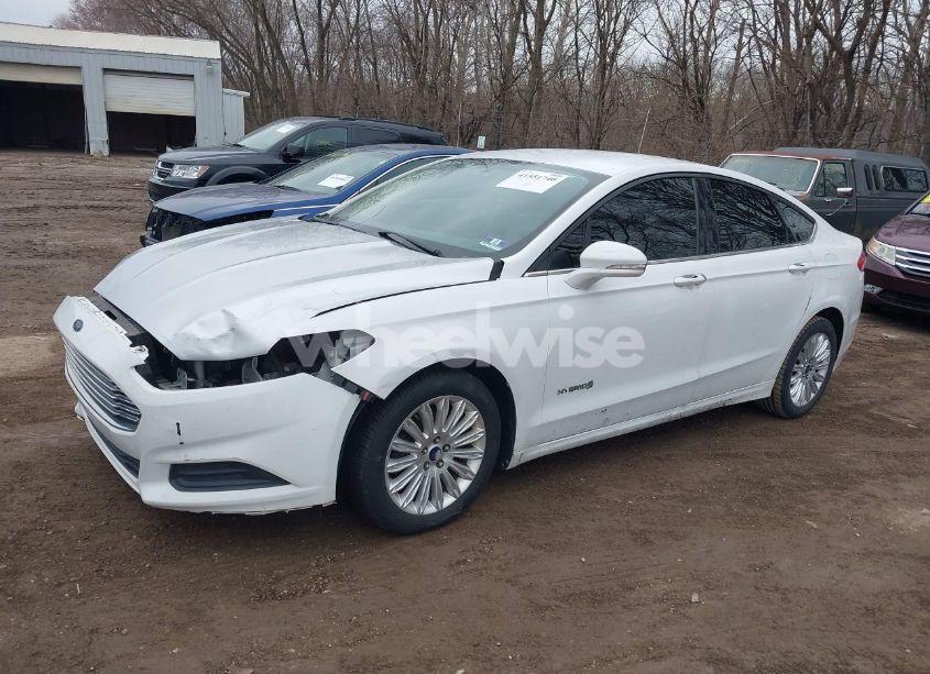 Photo 2 of 2013 Ford Fusion HYBRID SE (VIN 3FA6P0LU9DR312270)
