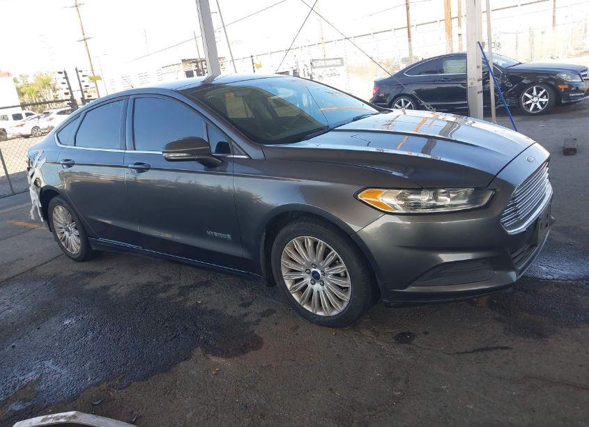 2016 Ford Fusion HYBRID SE (VIN 3FA6P0LU9GR202517) main photo