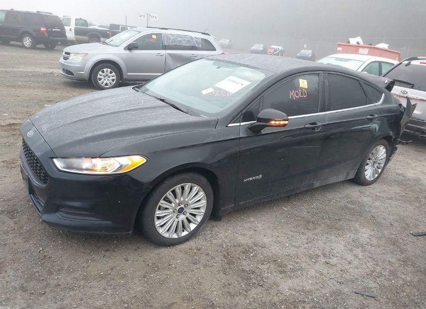 Photo 2 of 2016 Ford Fusion HYBRID SE (VIN 3FA6P0LU9GR318607)