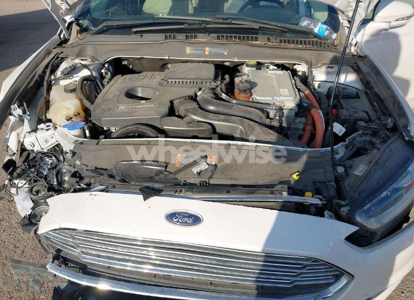 Photo 10 of 2016 Ford Fusion HYBRID SE (VIN 3FA6P0LU9GR343071)
