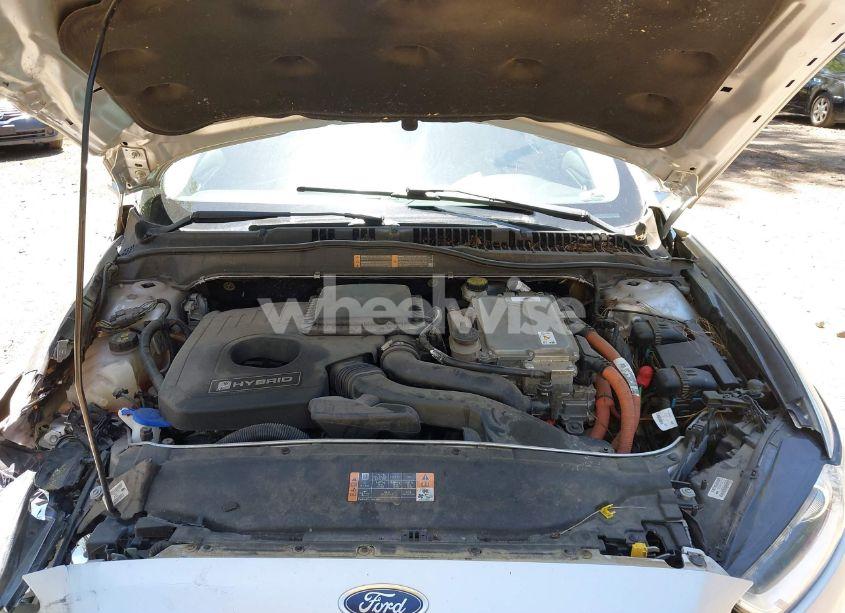 Photo 10 of 2016 Ford Fusion HYBRID SE (VIN 3FA6P0LU9GR405598)