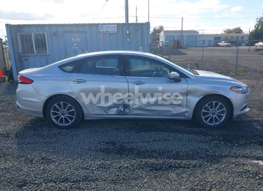 Photo 13 of 2017 Ford Fusion HYBRID SE (VIN 3FA6P0LU9HR323808)