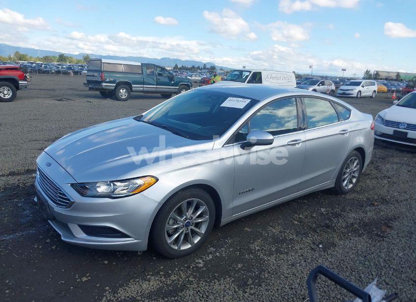 Photo 2 of 2017 Ford Fusion HYBRID SE (VIN 3FA6P0LU9HR323808)