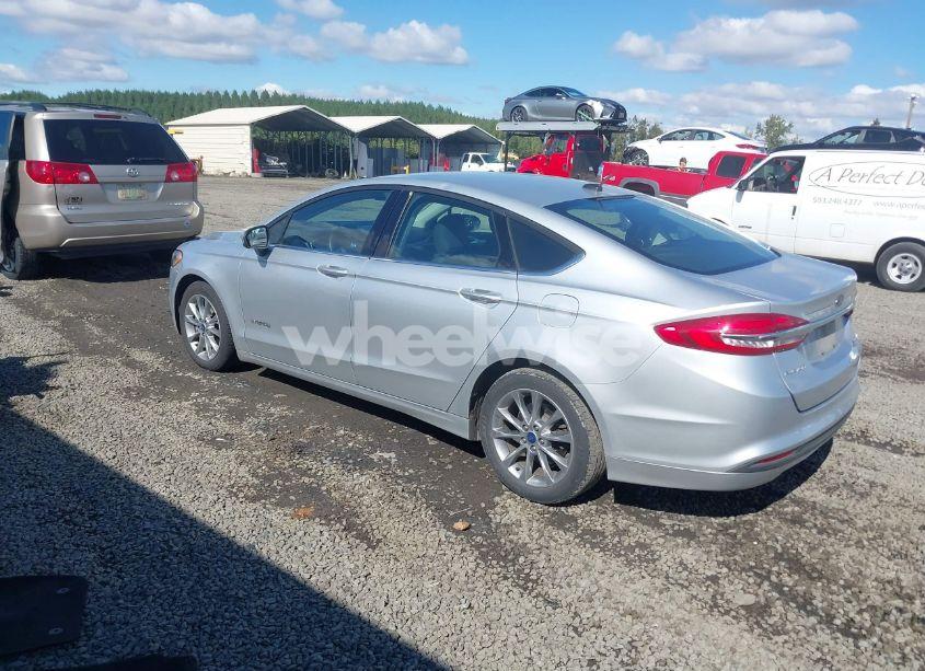 Photo 3 of 2017 Ford Fusion HYBRID SE (VIN 3FA6P0LU9HR323808)