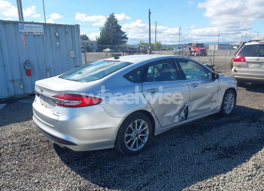 Photo 4 of 2017 Ford Fusion HYBRID SE (VIN 3FA6P0LU9HR323808)