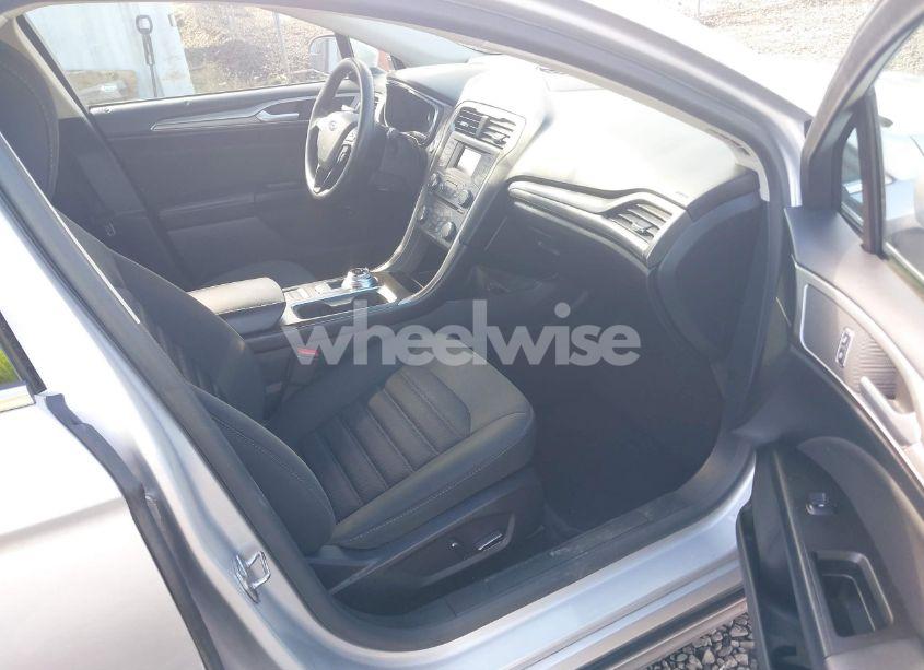 Photo 5 of 2017 Ford Fusion HYBRID SE (VIN 3FA6P0LU9HR323808)