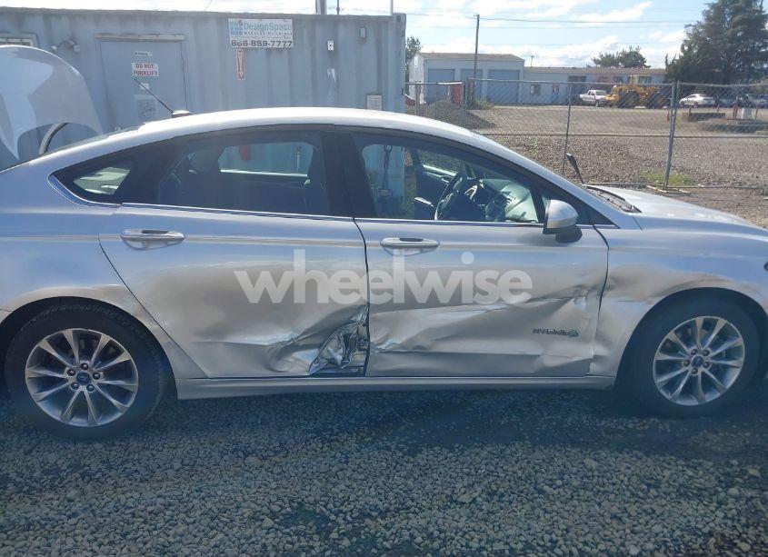 Photo 6 of 2017 Ford Fusion HYBRID SE (VIN 3FA6P0LU9HR323808)