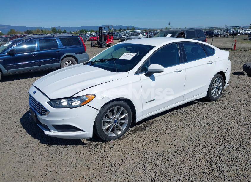 Photo 2 of 2017 Ford Fusion HYBRID SE (VIN 3FA6P0LU9HR400659)