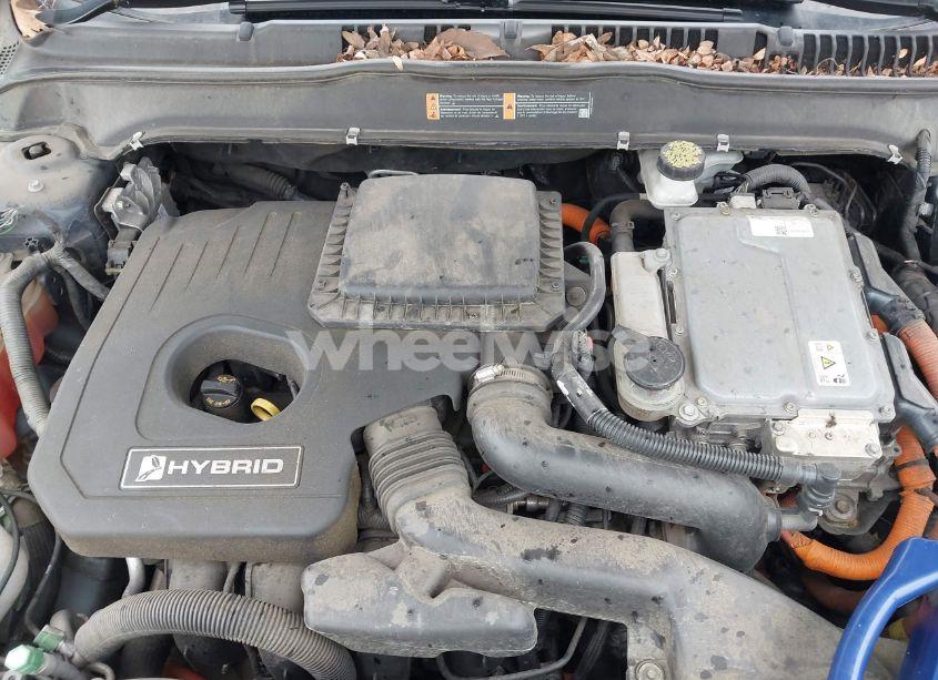 Photo 10 of 2018 Ford Fusion HYBRID SE (VIN 3FA6P0LU9JR103560)