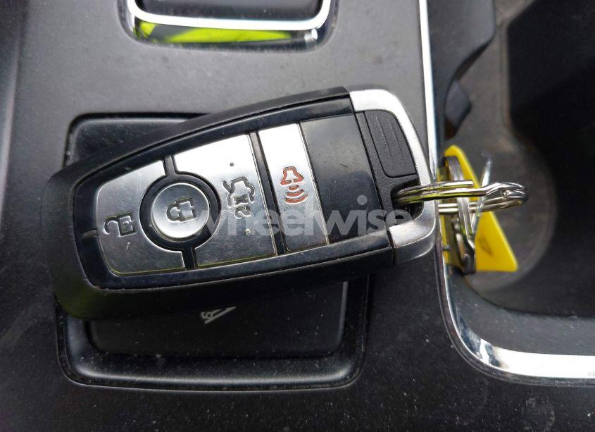 Photo 11 of 2018 Ford Fusion HYBRID SE (VIN 3FA6P0LU9JR153083)