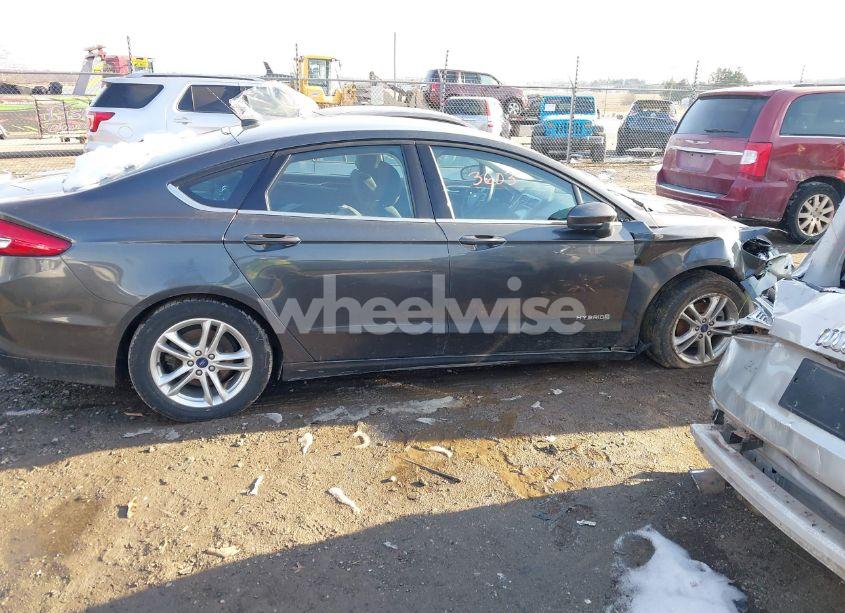 Photo 13 of 2018 Ford Fusion HYBRID SE (VIN 3FA6P0LU9JR279556)