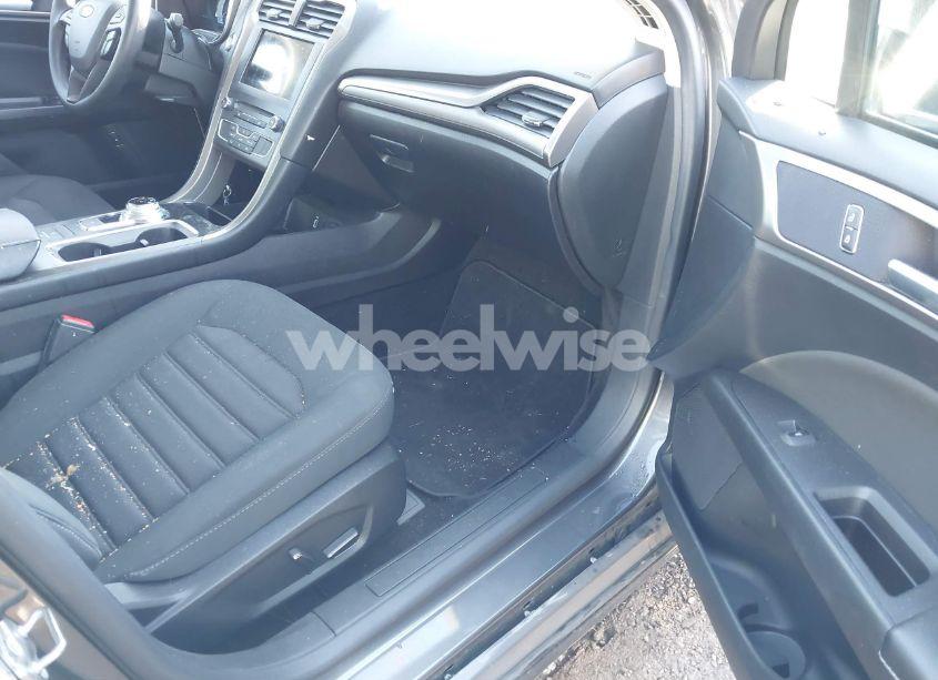 Photo 5 of 2018 Ford Fusion HYBRID SE (VIN 3FA6P0LU9JR279556)