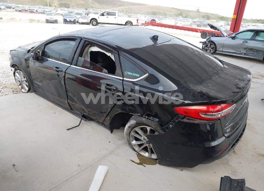 Photo 3 of 2019 Ford Fusion HYBRID SE (VIN 3FA6P0LU9KR116830)