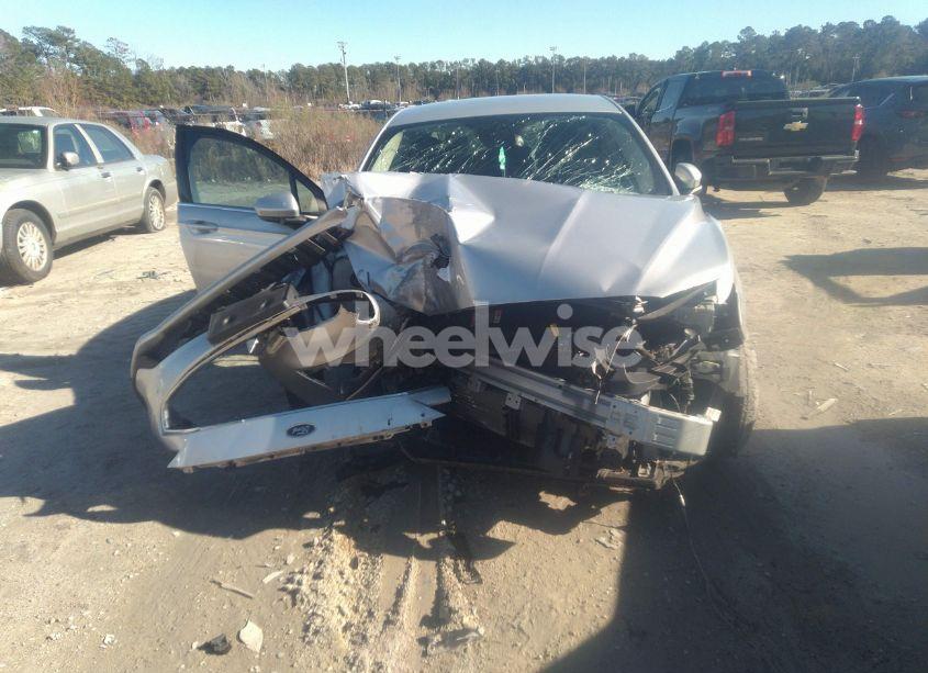 Photo 11 of 2019 Ford Fusion HYBRID SE (VIN 3FA6P0LU9KR142862)