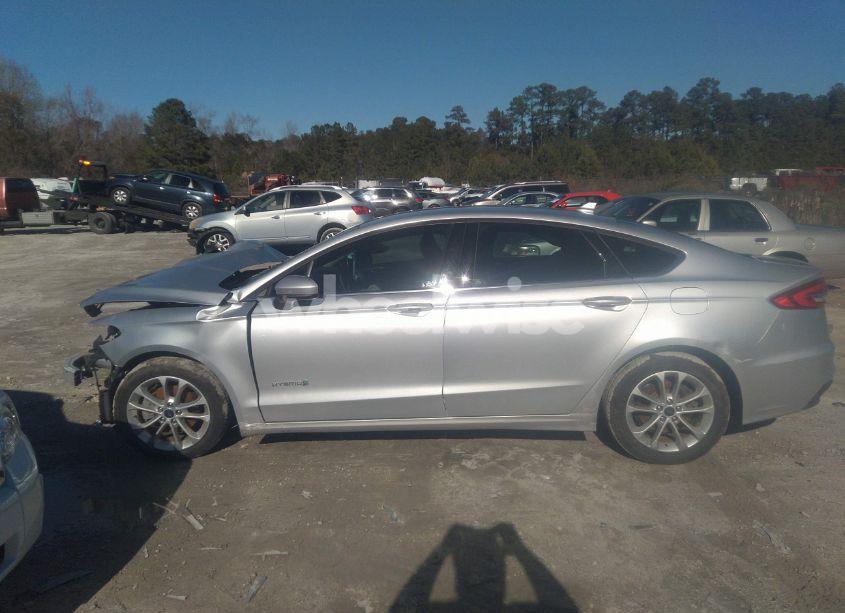 Photo 13 of 2019 Ford Fusion HYBRID SE (VIN 3FA6P0LU9KR142862)