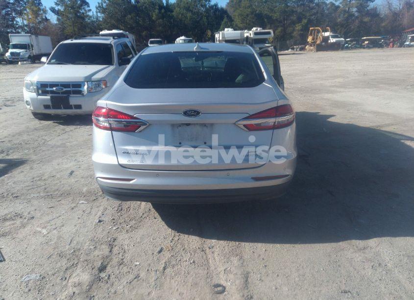 Photo 15 of 2019 Ford Fusion HYBRID SE (VIN 3FA6P0LU9KR142862)
